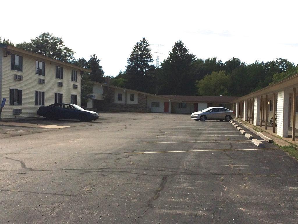 Rapids Inn & Suites Wisconsin Rapids Buitenkant foto