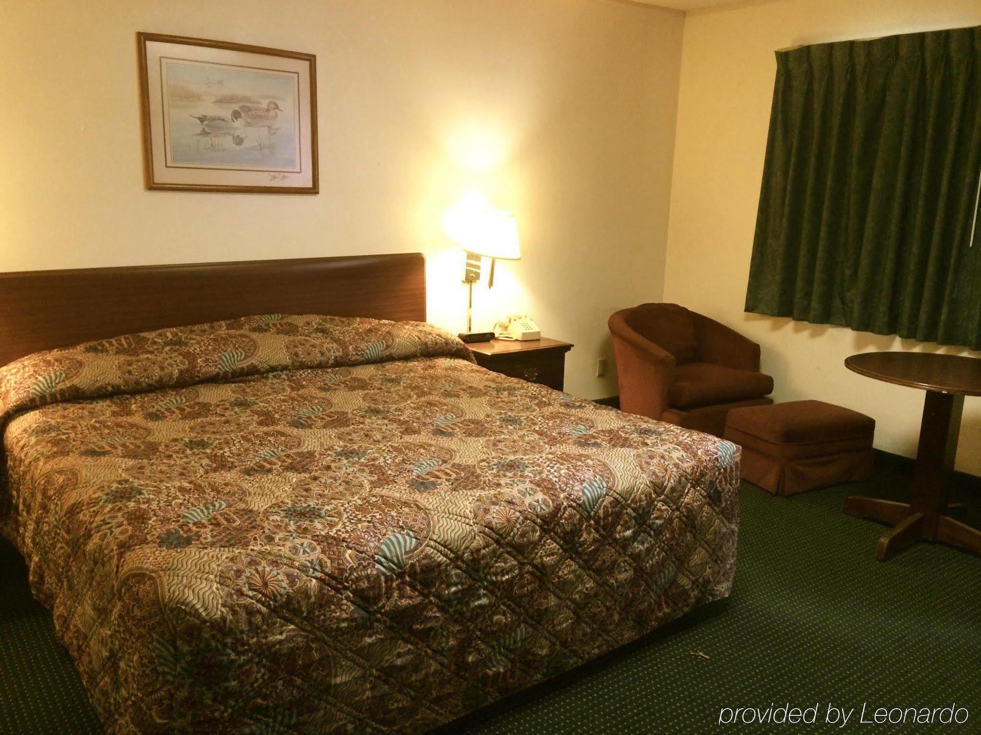 Rapids Inn & Suites Wisconsin Rapids Buitenkant foto