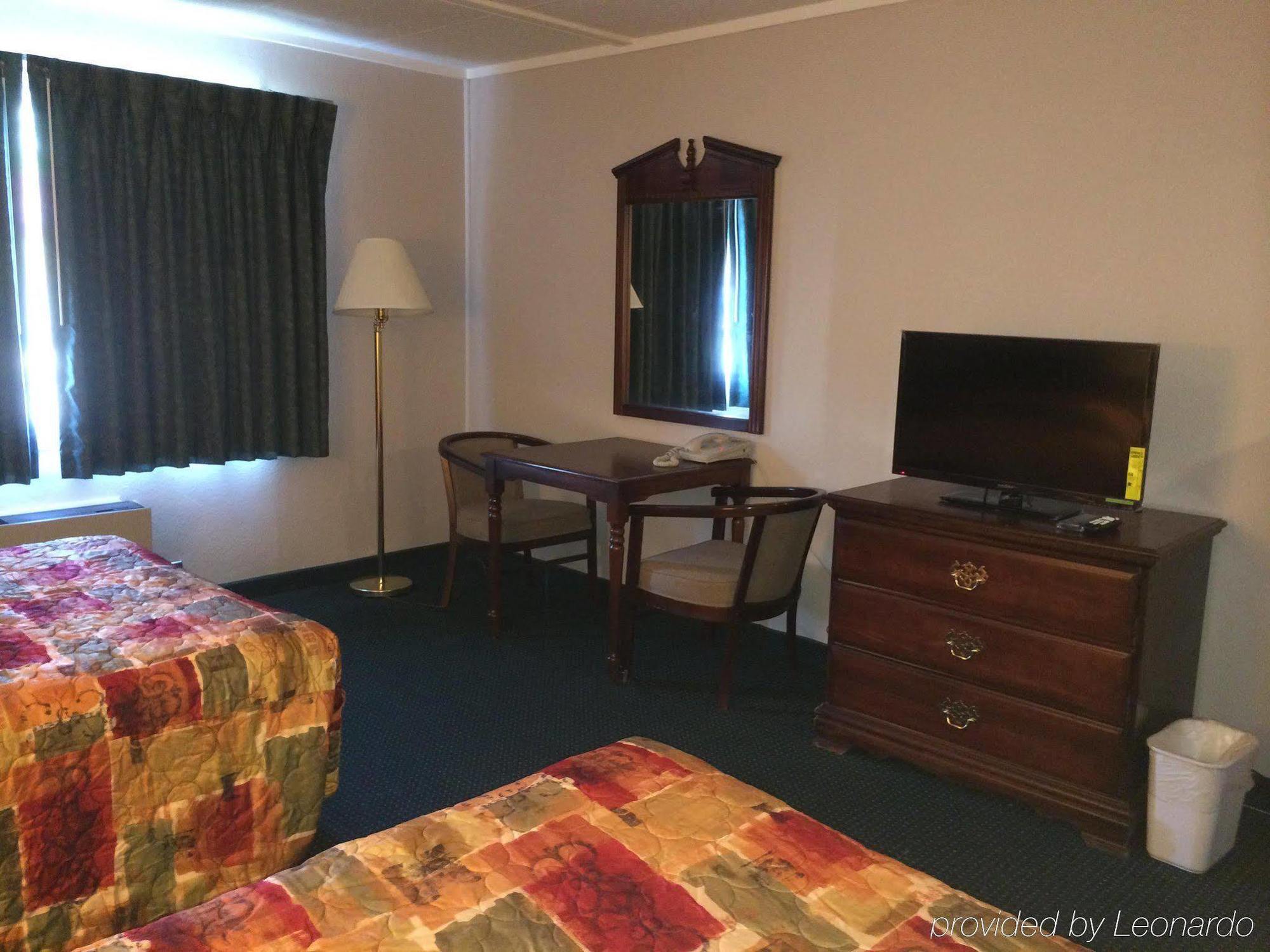 Rapids Inn & Suites Wisconsin Rapids Buitenkant foto