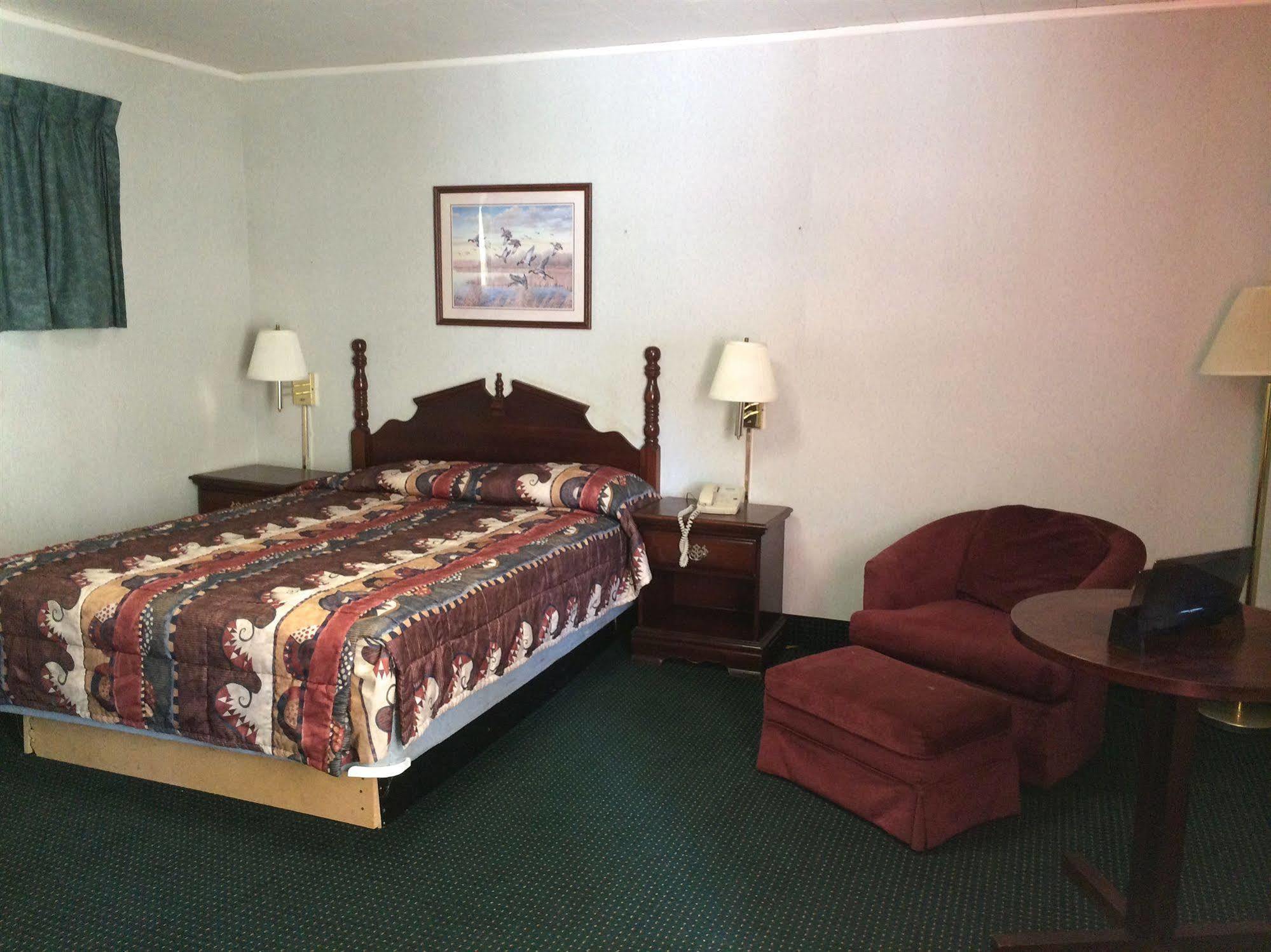 Rapids Inn & Suites Wisconsin Rapids Buitenkant foto