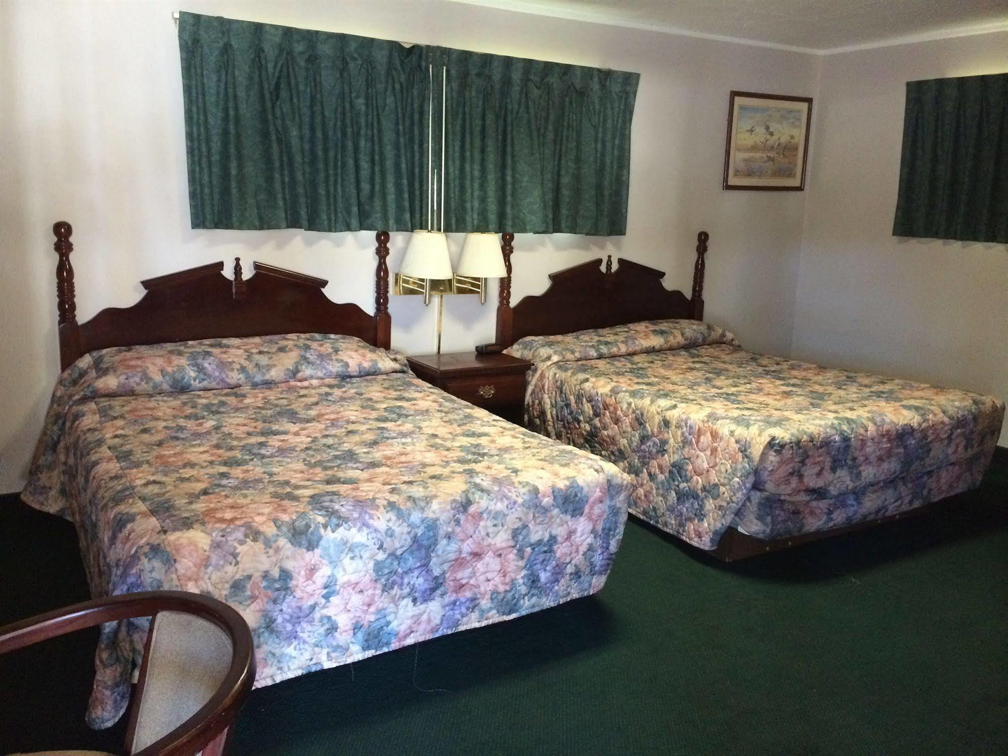 Rapids Inn & Suites Wisconsin Rapids Buitenkant foto