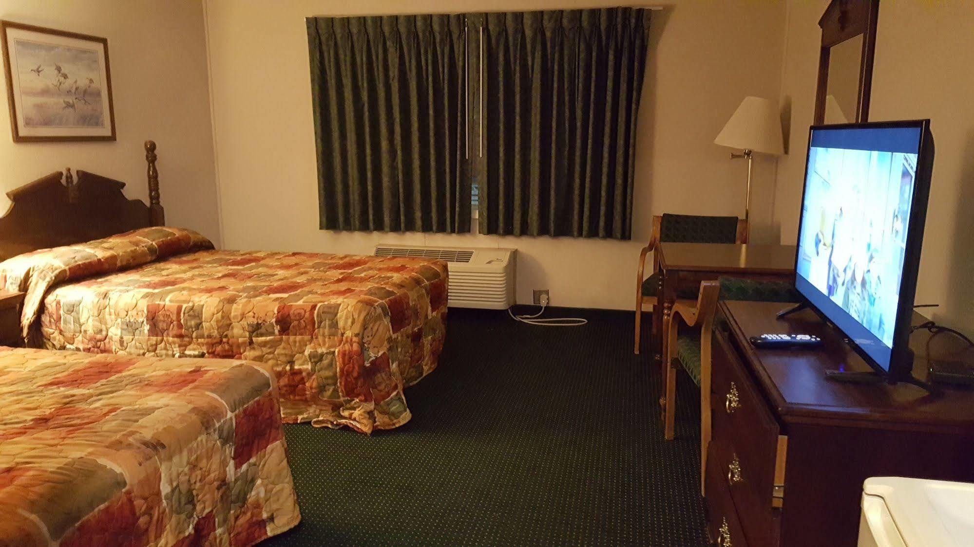Rapids Inn & Suites Wisconsin Rapids Buitenkant foto