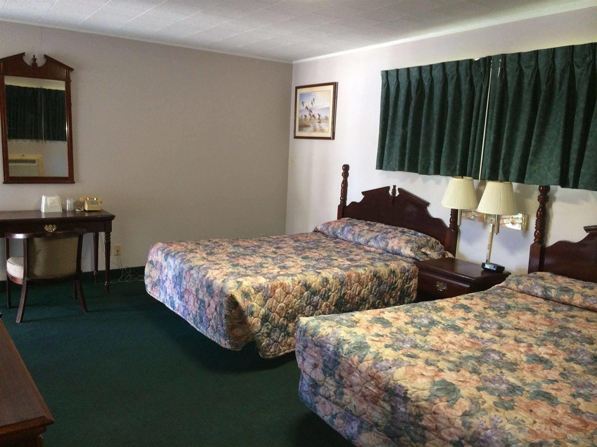 Rapids Inn & Suites Wisconsin Rapids Buitenkant foto
