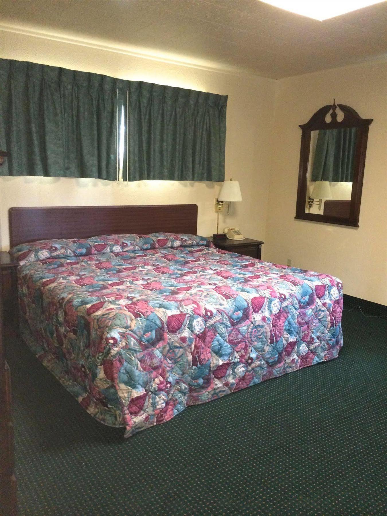 Rapids Inn & Suites Wisconsin Rapids Buitenkant foto